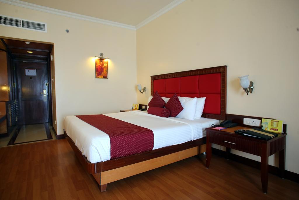 Joys Palace Hotel Thrissur Oda fotoğraf