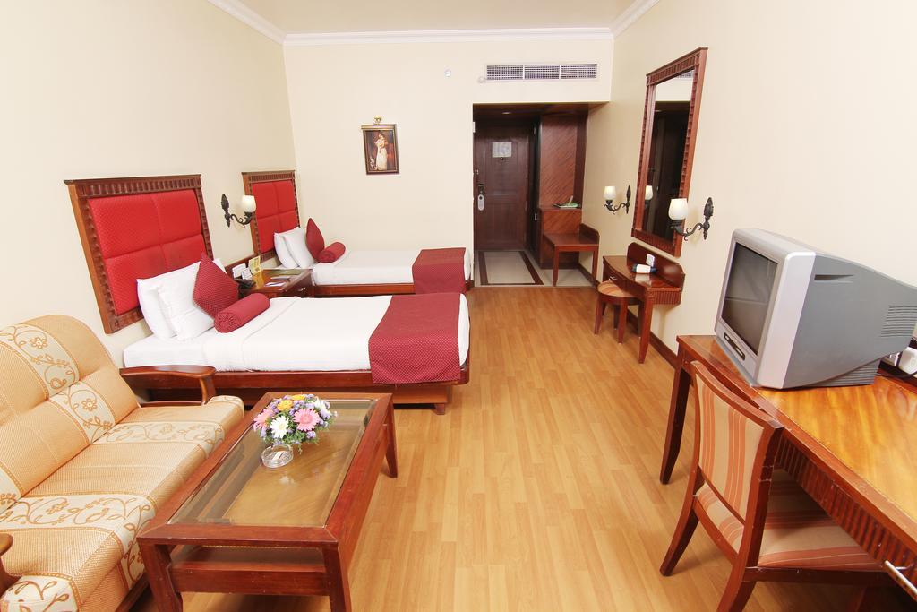 Joys Palace Hotel Thrissur Dış mekan fotoğraf
