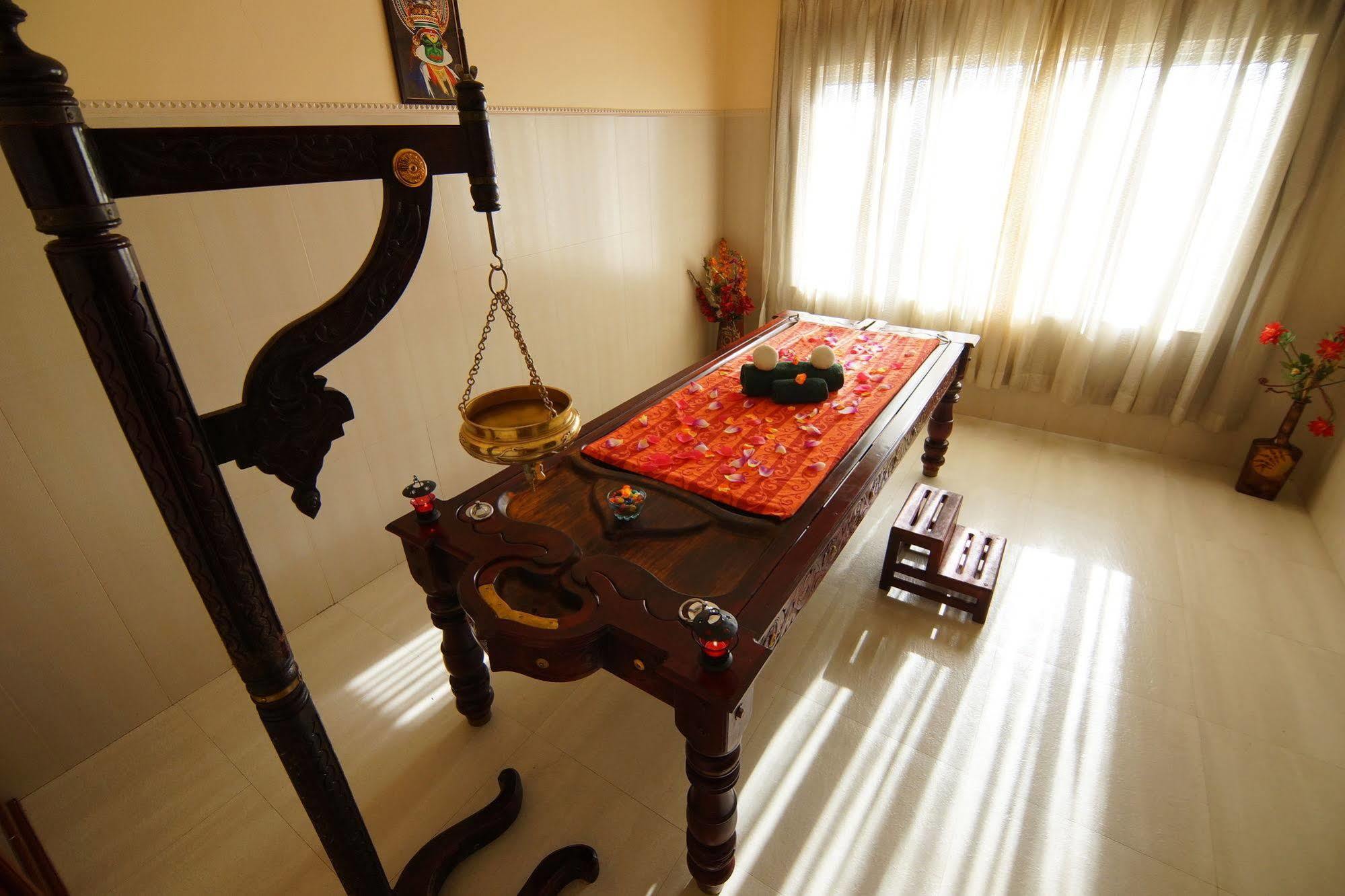 Joys Palace Hotel Thrissur Dış mekan fotoğraf
