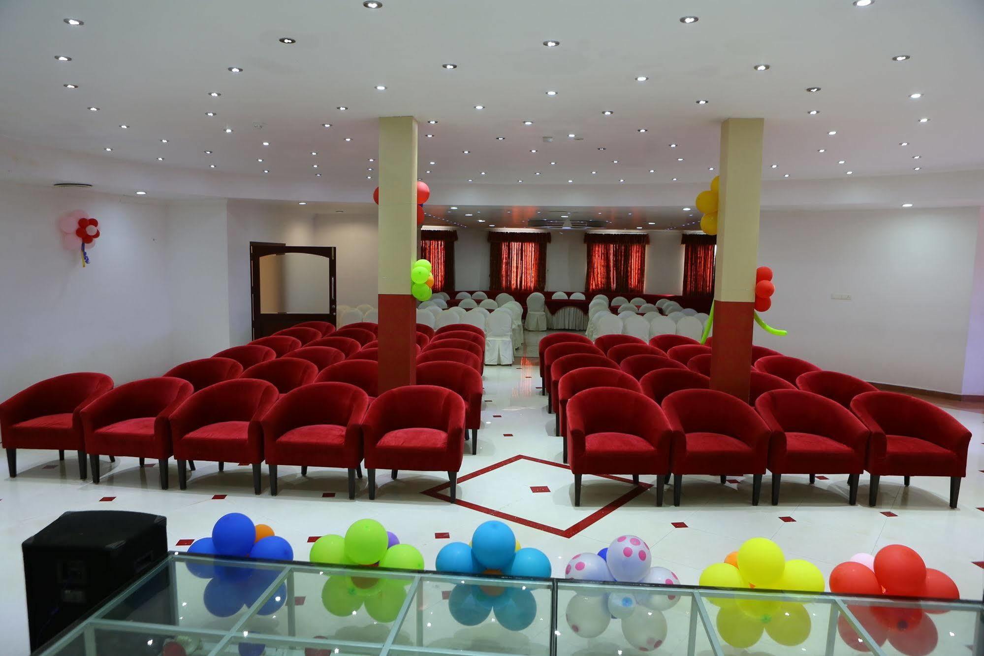 Joys Palace Hotel Thrissur Dış mekan fotoğraf