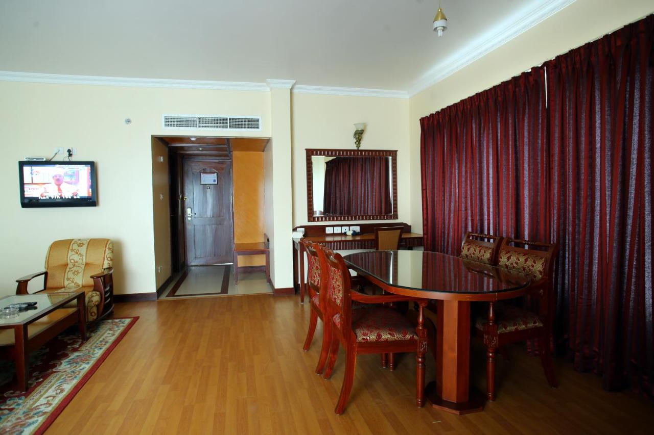 Joys Palace Hotel Thrissur Dış mekan fotoğraf