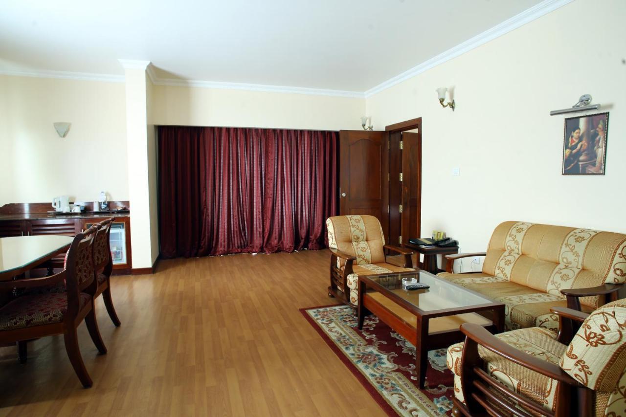 Joys Palace Hotel Thrissur Dış mekan fotoğraf